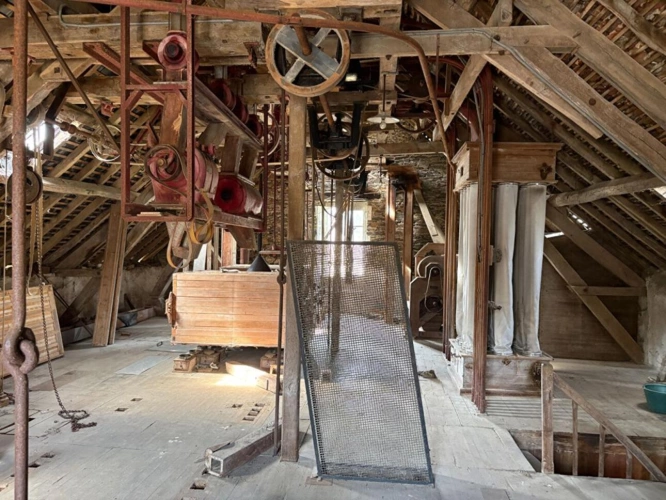 Photos 12 - Rurale - Ancien moulin avec turbine en activité, 700 m² de potentiel au coeur d'un des Plus Beaux Villages de France