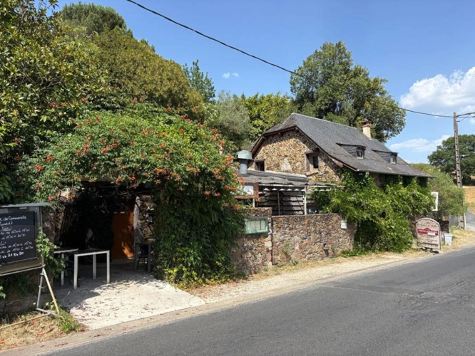 Photos 1 - Touristique - Ensemble immobilier avec maison, gîte, restaurant et piscine