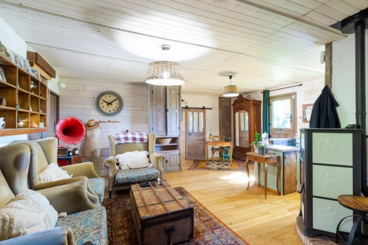 Photos 2 - Touristique - Ensemble immobilier avec maison, gîte, restaurant et piscine