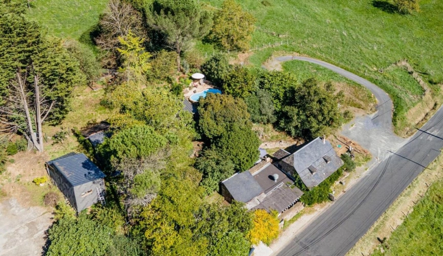Photos 4 - Touristique - Ensemble immobilier avec maison, gîte, restaurant et piscine