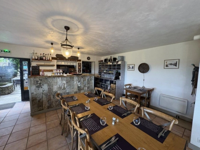 Photos 13 - Touristique - Ensemble immobilier avec maison, gîte, restaurant et piscine