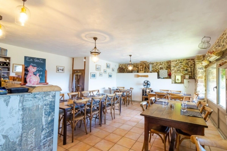Photos 14 - Touristique - Ensemble immobilier avec maison, gîte, restaurant et piscine