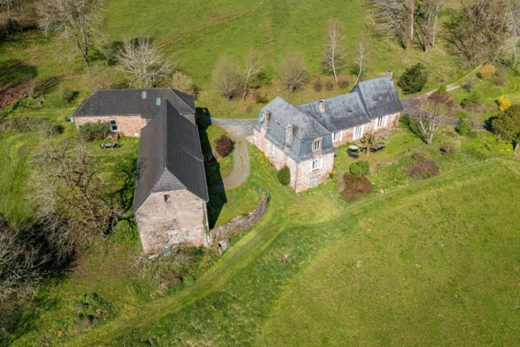 Photos 3 - Prestige - Propriété de charme en pierre - Cadre bucolique d'exception avec vue dominante