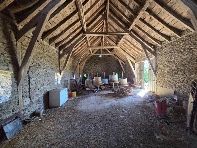 Photos 16 - Rurale - Corps de ferme avec maison et 2 granges - Trémouilles