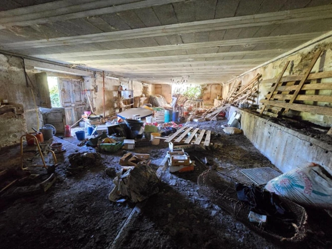 Photos 17 - Rurale - Corps de ferme avec maison et 2 granges - Trémouilles