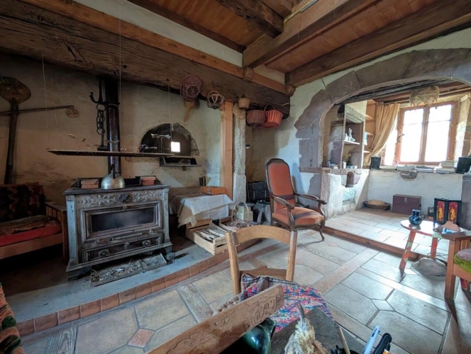 Photos 5 - Rurale - MAISON de caractère T5 + Dépendances + 5.3 ha