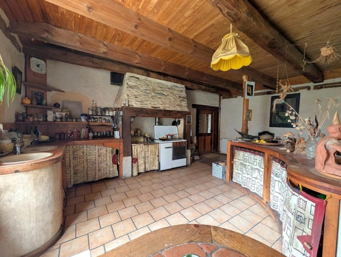 Photos 9 - Rurale - MAISON de caractère T5 + Dépendances + 5.3 ha