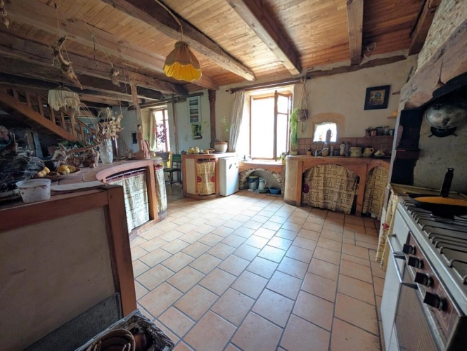 Photos 10 - Rurale - MAISON de caractère T5 + Dépendances + 5.3 ha