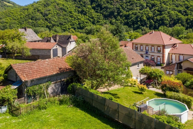 Photos 3 - Touristique - Maison de 160 m² avec studio locatif, 4 hectares de terrain - Saint Parthem
