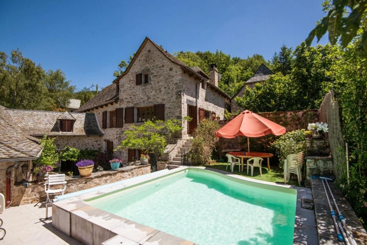 Photos 1 - Touristique - Ensemble en pierre d'exception aux portes de l'Aubrac : 4 maisons restaurées, piscine & patio