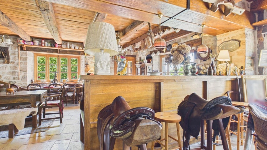 Photos 9 - Touristique - Ensemble en pierre d'exception aux portes de l'Aubrac : 4 maisons restaurées, piscine & patio