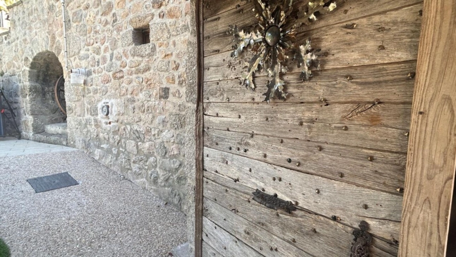 Photos 14 - Touristique - Ensemble en pierre d'exception aux portes de l'Aubrac : 4 maisons restaurées, piscine & patio