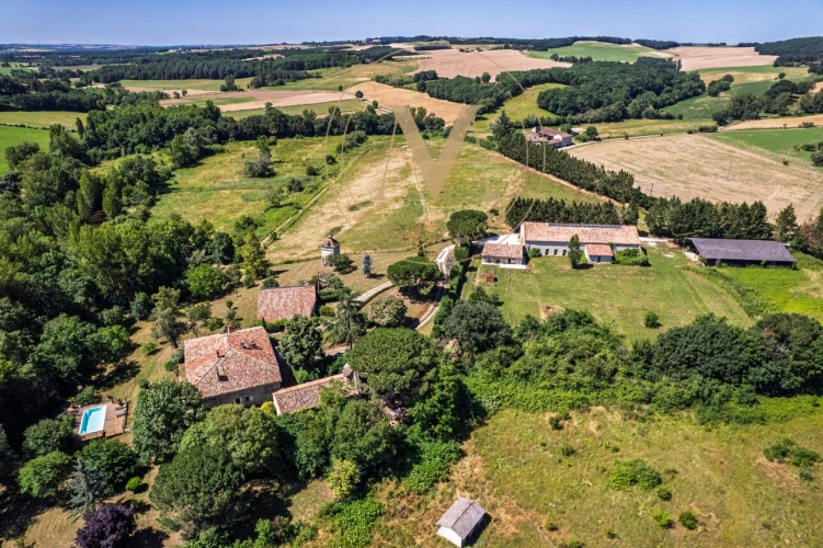 Photos 15 - Équestre - PROPRIÉTÉ DE CARACTÈRE SUR 18 HECTARES – GÎTES, SALLE DE RÉCEPTION, LAC ET FORT POTENTIEL D’EXPLOITATION CAUDECOSTE (47)