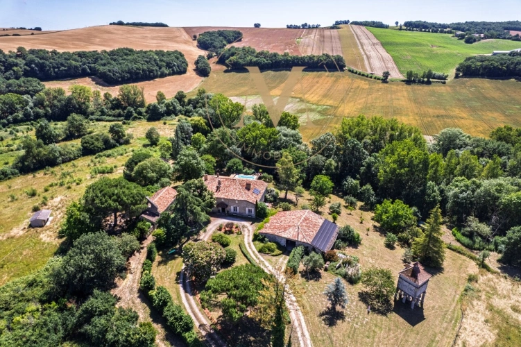 Photos 17 - Équestre - PROPRIÉTÉ DE CARACTÈRE SUR 18 HECTARES – GÎTES, SALLE DE RÉCEPTION, LAC ET FORT POTENTIEL D’EXPLOITATION CAUDECOSTE (47)