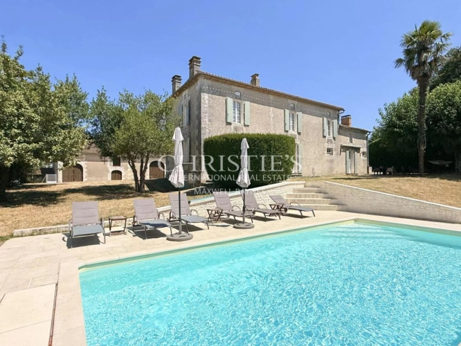 Photos 1 - Tourist - Characterful country estate with guest house, heated pool, private lake and over 7 hectares near Aub