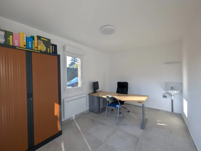 Photos 10 - Touristique - Bâtiment récent avec grande salle de réunion et bureaux