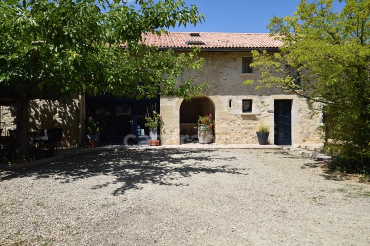 Photos 2 - Prestige - Propriété - une maison d'habitation - 5 chambres d'hôtes - 2 appartements en location sur plus de 1 hectare à SAINTE BAZEILLE (47)