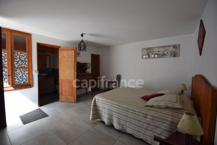 Photos 14 - Prestige - Propriété - une maison d'habitation - 5 chambres d'hôtes - 2 appartements en location sur plus de 1 hectare à SAINTE BAZEILLE (47)