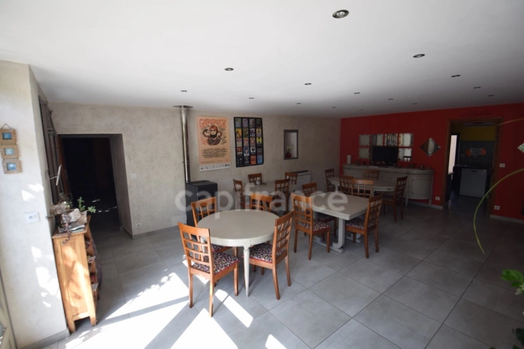 Photos 24 - Prestige - Propriété - une maison d'habitation - 5 chambres d'hôtes - 2 appartements en location sur plus de 1 hectare à SAINTE BAZEILLE (47)