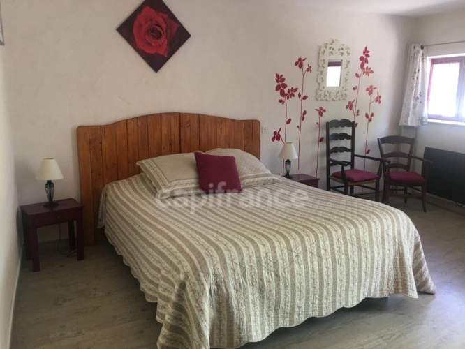 Photos 30 - Prestige - Propriété - une maison d'habitation - 5 chambres d'hôtes - 2 appartements en location sur plus de 1 hectare à SAINTE BAZEILLE (47)
