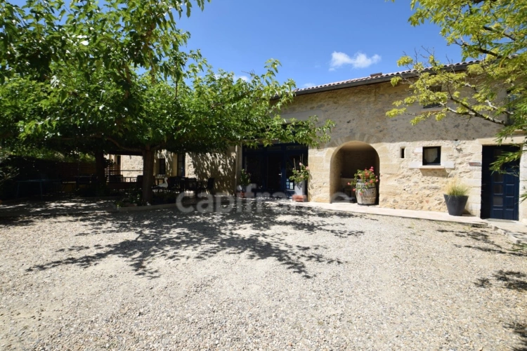 Photos 34 - Prestige - Propriété - une maison d'habitation - 5 chambres d'hôtes - 2 appartements en location sur plus de 1 hectare à SAINTE BAZEILLE (47)