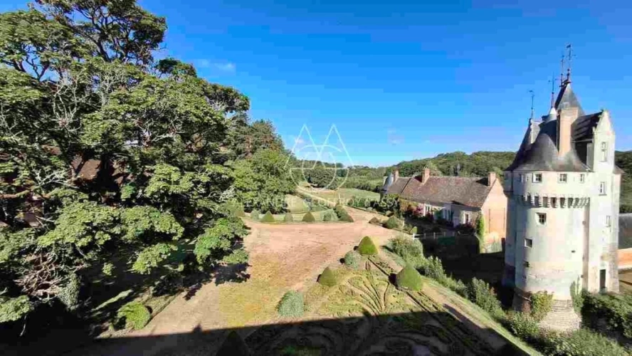 Photos 1 - Prestige - Magnifique ensemble de châteaux datant des XVe, XVIIe et XVIIIe siècles, situé à 1h20 de Paris, au cœur de la région du Perche avec un parc de 22ha
