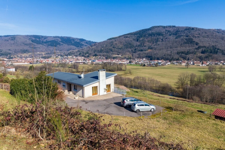 Photos 2 - Équestre - RUPT SUR MOSELLE (88)A vendre propriété T 10 pièces de 195m² sur sous sol + 4 box à chevaux +rucher, terrain 3.6 hectares