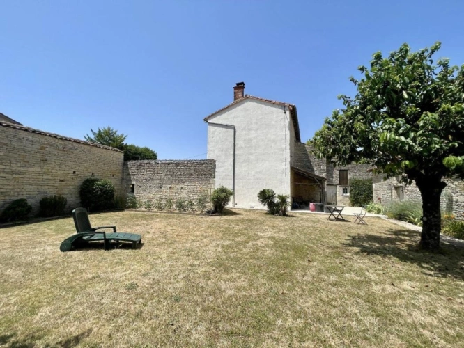Photos 14 - Rurale - Maison du village avec du cachet, non-mitoyenne, grand terrain, tout à l'égout