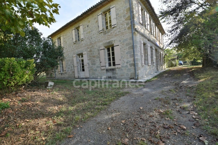 Photos 10 - Rurale - Corps de ferme surface habitable 300m2 - 6 chambres - dépendances