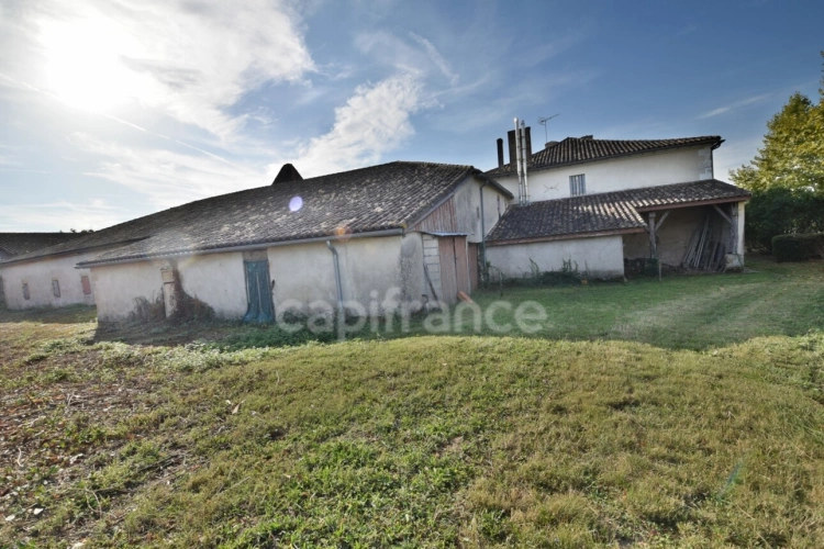 Photos 13 - Rurale - Corps de ferme surface habitable 300m2 - 6 chambres - dépendances