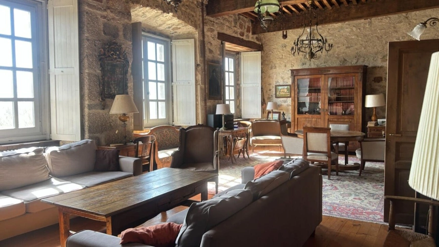 Photos 7 - Prestige - Manoir du XIVe siècle : Un balcon sur l'Aubrac et les Monts du Cantal