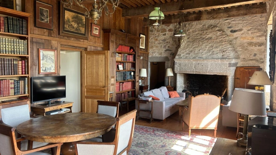 Photos 8 - Prestige - Manoir du XIVe siècle : Un balcon sur l'Aubrac et les Monts du Cantal