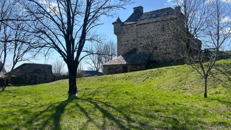 Photos 16 - Prestige - Manoir du XIVe siècle : Un balcon sur l'Aubrac et les Monts du Cantal