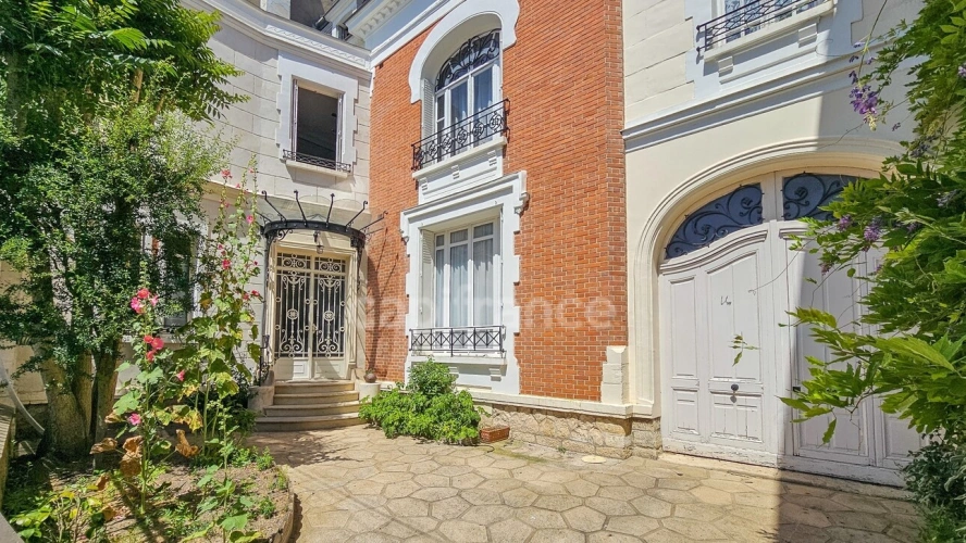 Photos 11 - Prestige - Plein centre ville d' ETAMPES (91) propriété à vendre 13 pièces, avec grand garage, 2 dépendances et terrain clos de 997 m²