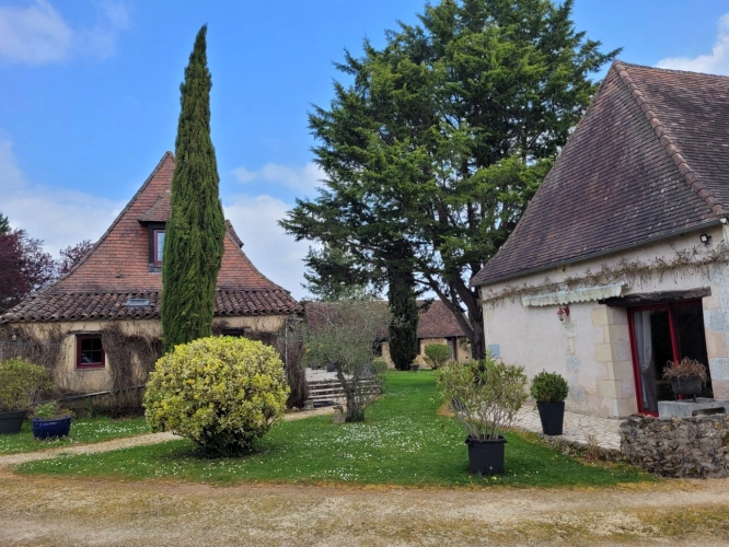 Photos 10 - Touristique - Propriete à vendre 15 pièces LA DOUZE (24)