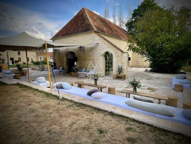 Photos 9 - Prestige - Beau château du XVIIIe siècle avec dépendances, incluant une salle de réception, situé dans l'Orne