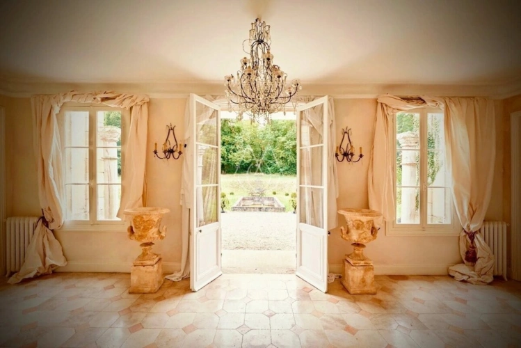 Photos 12 - Prestige - Beau château du XVIIIe siècle avec dépendances, incluant une salle de réception, situé dans l'Orne