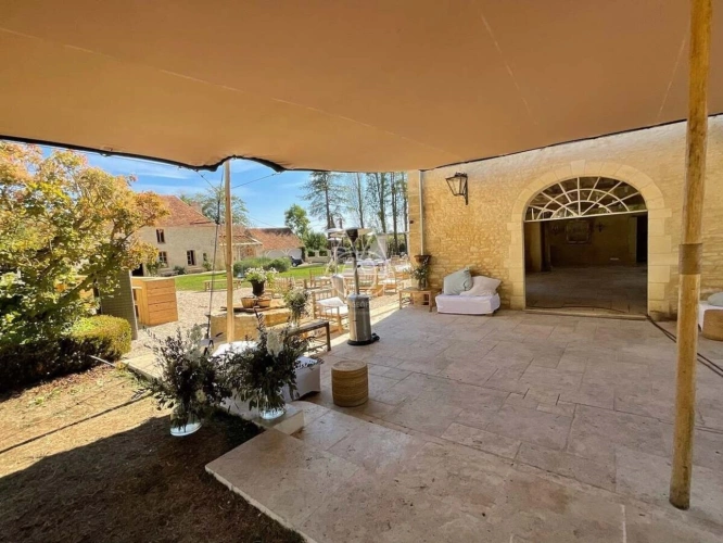 Photos 13 - Prestige - Beau château du XVIIIe siècle avec dépendances, incluant une salle de réception, situé dans l'Orne