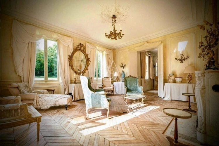 Photos 16 - Prestige - Beau château du XVIIIe siècle avec dépendances, incluant une salle de réception, situé dans l'Orne