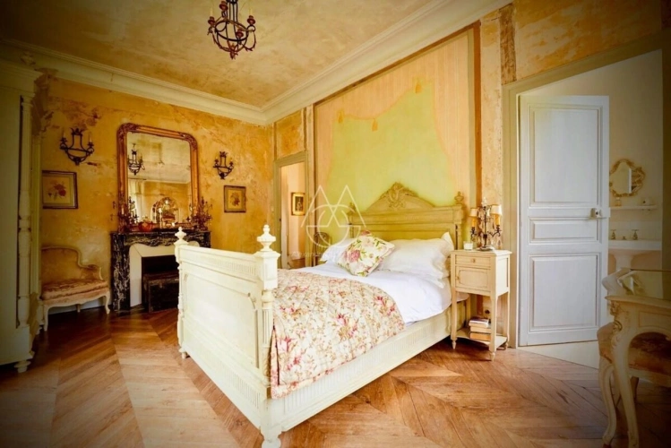 Photos 17 - Prestige - Beau château du XVIIIe siècle avec dépendances, incluant une salle de réception, situé dans l'Orne