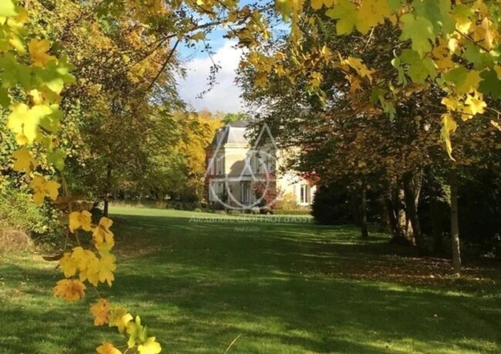 Photos 18 - Prestige - Beau château du XVIIIe siècle avec dépendances, incluant une salle de réception, situé dans l'Orne