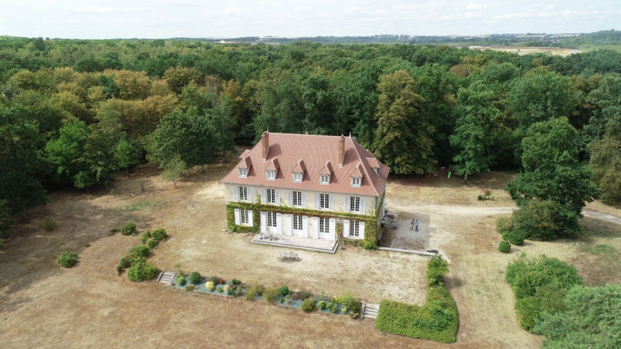Photos 3 - Prestige - ARMENTIERES EN BRIE (77)à vendre superbe maison de maitre 18 chambres sur son parc arboré de 13500 m2