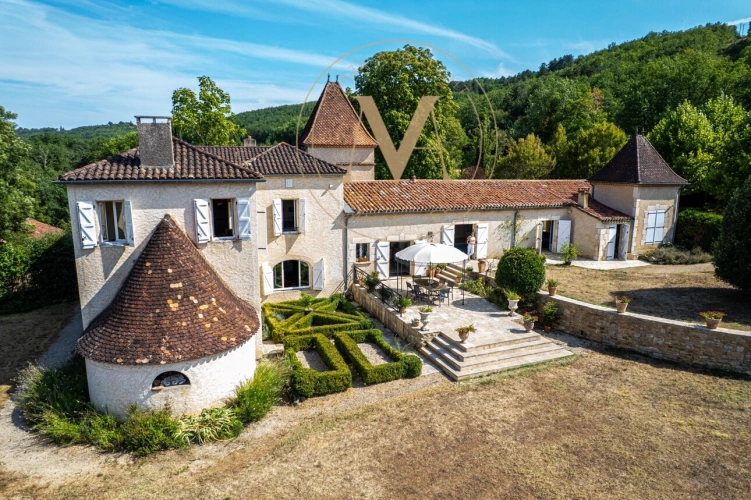 Photos 2 - Rurale - Manoir de caractère avec piscine intérieure, gîte et 11,6 hectares de nature préservée – LACAPELLE CABANAC (46)