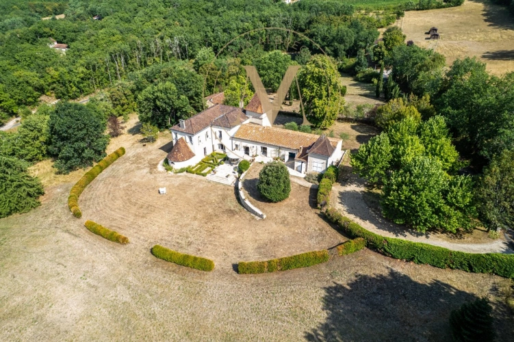 Photos 5 - Rurale - Manoir de caractère avec piscine intérieure, gîte et 11,6 hectares de nature préservée – LACAPELLE CABANAC (46)