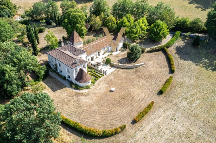 Photos 15 - Rurale - Manoir de caractère avec piscine intérieure, gîte et 11,6 hectares de nature préservée – LACAPELLE CABANAC (46)