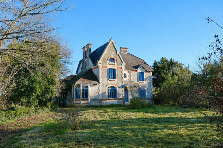 Photos 1 - Prestige - Un domaine n'appartient jamais tout à fait à ceux qui l'habitent, il se transmet - Bors (16)