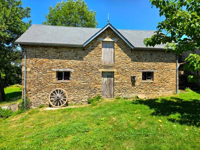 Photos 1 - Rural - Havre de paix composé par un corps de ferme en pierres sur près de 1ha