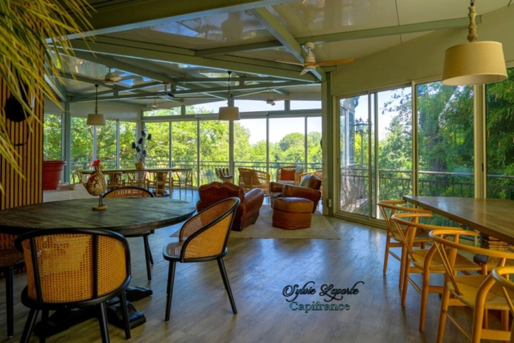 Photos 2 - Touristique - Propriete à vendre 14 pièces SAINTE LIVRADE SUR LOT (47)Sainte-Livrade-sur-Lot – Propriété de caractère à projets multiples en bord de rivière avec accès privatif au Lot