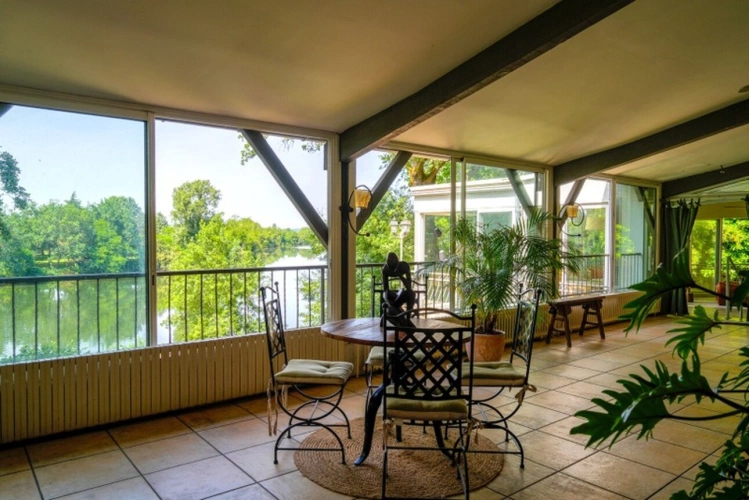 Photos 15 - Touristique - Propriete à vendre 14 pièces SAINTE LIVRADE SUR LOT (47)Sainte-Livrade-sur-Lot – Propriété de caractère à projets multiples en bord de rivière avec accès privatif au Lot