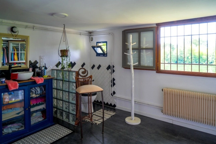 Photos 18 - Touristique - Propriete à vendre 14 pièces SAINTE LIVRADE SUR LOT (47)Sainte-Livrade-sur-Lot – Propriété de caractère à projets multiples en bord de rivière avec accès privatif au Lot